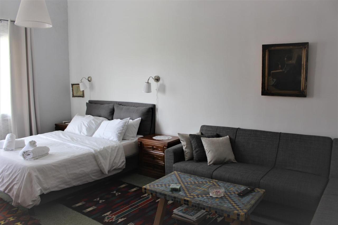 A Litte Taste Of Home Guest House Атина Екстериор снимка