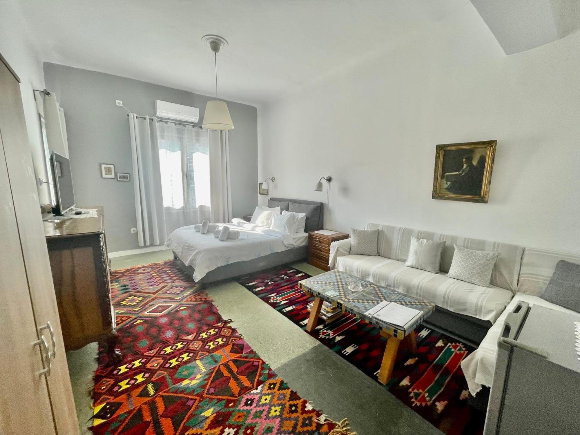 A Litte Taste Of Home Guest House Атина Екстериор снимка