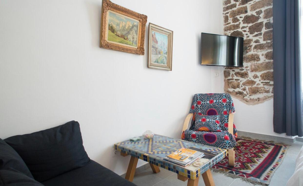 A Litte Taste Of Home Guest House Атина Екстериор снимка