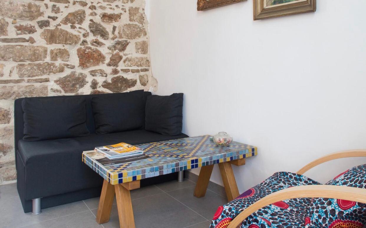 A Litte Taste Of Home Guest House Атина Екстериор снимка