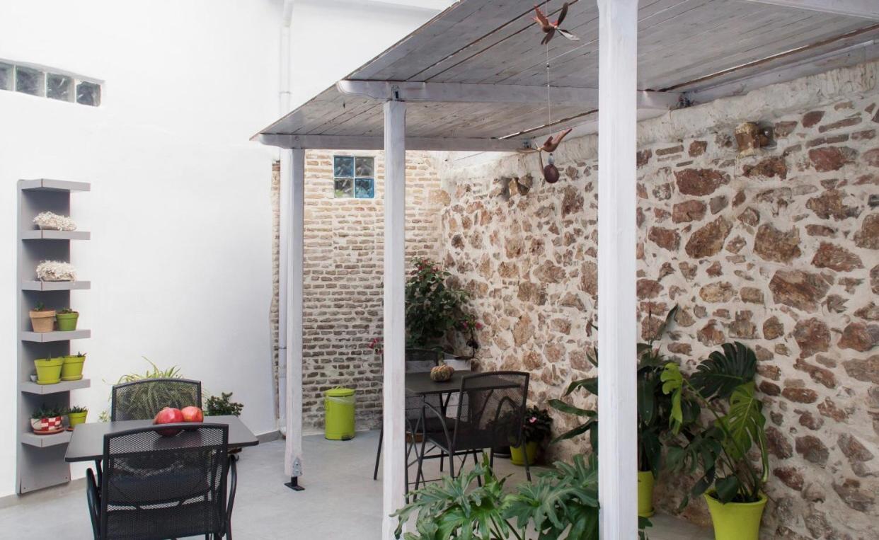 A Litte Taste Of Home Guest House Атина Екстериор снимка